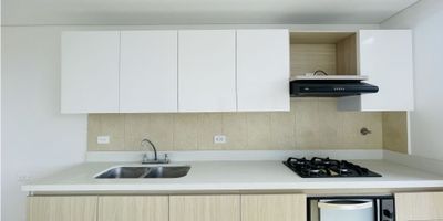 Apartamento en Venta Marinilla, cuenta con un área de 63,00m2, donde encontraras 2 habitaciones con baño y vestier, baño social, balcón, cocina integral con barra americana, red y calentador a gas, zona de ropas  y 1 parqueadero cubierto,  destacan sus zonas húmedas ubicadas en el último piso acompañada de una espectacular vista panorámica de 360° del municipio, aquí podrás disfrutar de días inolvidables combinado con el confort que el apartamento tiene para ofrecerte, brindándote un espacio amplio y moderno. No te pierdas la oportunidad de vivir en este exclusivo apartamento. ¡Agenda una visita hoy mismo y descubre la elegancia y el confort que tiene este hogar para ti!
