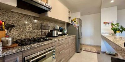 Apartamento remodelado en venta – Conjunto Casteló PH – El Vergel, Bogotá D.C.

Amplio y cómodo apartamento de 84.1 m² ubicado en el barrio El Vergel, dentro del exclusivo Conjunto Residencial Casteló PH. Ubicado en un edificio moderno, construido en 2019, y en excelente estado de conservación.

Distribuido de forma funcional, cuenta con:
3 habitaciones
2 baños completos
Sala-comedor
Estudio
Cocina integral
Bodega
Parqueadero propio

El conjunto ofrece un entorno tranquilo, seguro y familiar, ideal para quienes buscan comodidad y buena conectividad. 

Vivienda usada y remodelada – No aplica subsidio.
Se reciben todos los créditos hipotecarios.
Te brindamos asesoría sin costo para gestionar tu crédito.

¡Contáctanos y agenda tu visita! Esta puede ser tu próxima inversión o el hogar ideal para tu familia.

T
