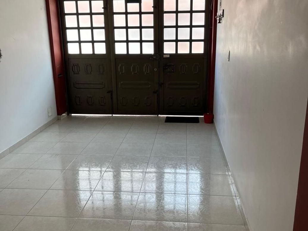 Casa de 5 alcobas en venta en San Cipriano, Bogotá, 200 m² · foto 2 de 18