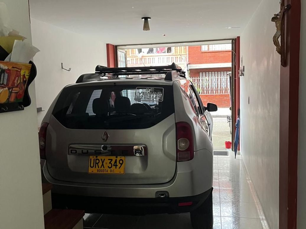 Casa de 5 alcobas en venta en San Cipriano, Bogotá, 200 m² · foto 3 de 18