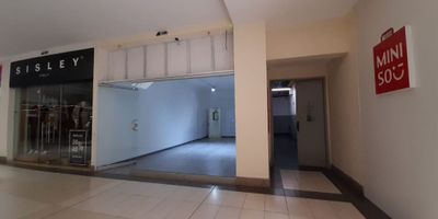 Gran oportunidad!!!! local con área de 41.08 mts, piso en cerámica opaca y puerta de acceso de carga ubicado en el primer nivel, excelente zona del centro comercial Centro Chia , este centro comercial es uno de los mas emblemáticos de la sabana, por su ubicación , su parque natural, capilla, donde encontrarás tranquilidad y entretenimiento para toda la familia., se cuenta con mas de 1500 parqueaderos. usos variados, no comida