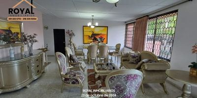 CASA PARA LA VENTA en el barrio SAN FRANCISCO ubicada en sector residencial cerca de CALLE 72.-
MEDIDAS:
Frente 15 metros, fondo, 20 metros, tiene un lote de 300 M2, área construida de 194 M2, estrato 4, construida hace mas de 40 años, fue remodelada en el 2014.-
REPARTO:
Terraza externa, sala, comedor, estudio, cocina cerrada, cuarto y baño servicio, zona de labores independiente, terraza interna, patio, 1 caja de aire, 3 alcobas grandes, 2 baños, alcoba principal con baño, 1 garaje, jardín externo, cerramiento con rejas de aluminio.-
BAÑOS:
3 en total, 2 para alcobas, 1 para servicio.-
EXTERIORES:
Cerca de antiguo colegio Sagrado Corazón, parque Bellavista, hogar de la joven calle 72, vía 40, capilla del Buen Pastor, Malecón, tiendas del barrio, droguerías, transporte público.-
