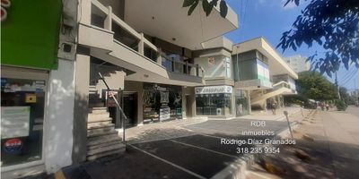 EL PRADO, BARRANQUILLA, COLOMBIA
Alquiler locales desde 60 M2

Ubicación: sobre calle 72 
Piso: 2
Cantidad: 4 locales independientes 
Distribución: 3 en segundo piso con opcion de fusionarse en uno solo y 1 en el primer piso
Estrato: comercial
Edad: 40-50 años
Servicios: Agua, Luz
CERCA 
Gran Centro, Colegio Lourdes, Parque Suri Salcedo, Estadio Romelio Martinez, Hotel Del Prado, Bancos, Comercios Varios, Olímpica, Ara, Iglesia Inmaculada Concepción, Transporte Urbano, Librerías, Restaurantes

$ 1.600.000 por local, incluye agua y administración
 
