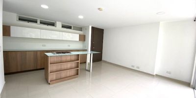 Codigo 27863. ? Apartamento en venta ubicado en Envigado, sector Loma Los AlmendrosDisfruta de la tranquilidad y la naturaleza en un precioso entorno campestre, con una ubicación de fácil acceso a las principales vías de la ciudad y transporte público conveniente.Este apartamento se encuentra en una unidad con completas zonas comunes y amenidades como cancha múltiple, piscina para adultos y niños con espectacular vista a la ciudad, gym, zona BBQ, zona PET y hermosas zonas verdes con increíbles espacios para la lectura al aire libre, rutinas de meditación, yoga o relajación.Un excelente espacio con vista a verde y sin ningún tipo de registro, para compartir, vivir y  disfrutar en familia.Contáctanos para programar tu visita!