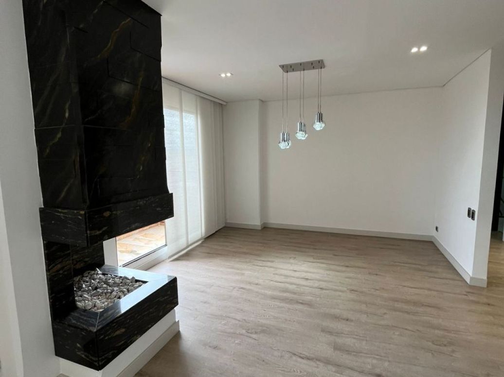 Apartamento de 6 alcobas en venta en La Calleja, Bogotá, 244 m² · foto 5 de 20