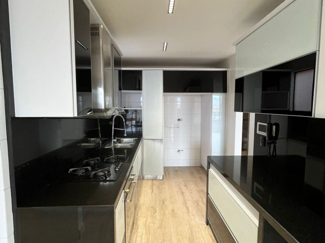 Apartamento de 6 alcobas en venta en La Calleja, Bogotá, 244 m² · foto 8 de 20