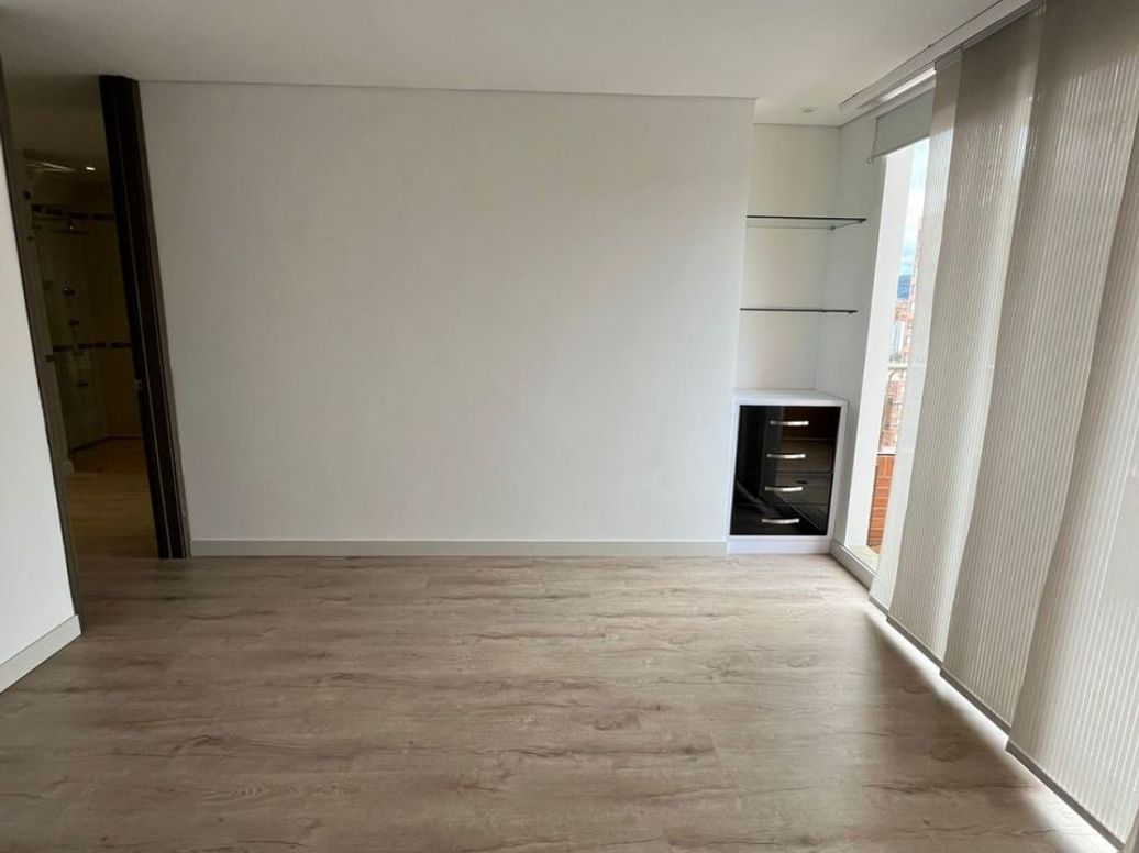 Apartamento de 6 alcobas en venta en La Calleja, Bogotá, 244 m² · foto 17 de 20