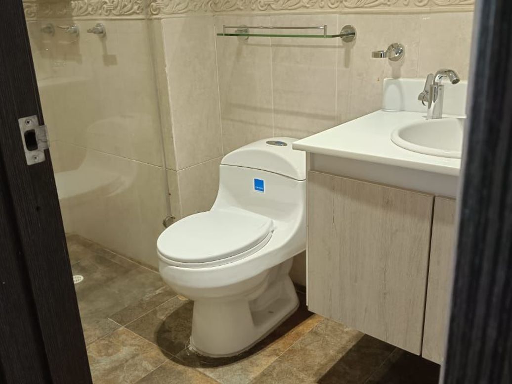 Apartamento de 6 alcobas en venta en La Calleja, Bogotá, 244 m² · foto 12 de 20