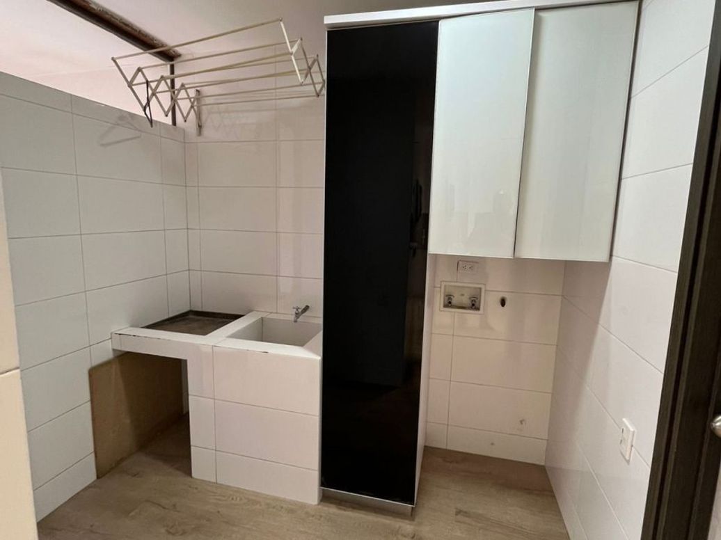 Apartamento de 6 alcobas en venta en La Calleja, Bogotá, 244 m² · foto 13 de 20