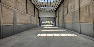 Bodega para estrenar sobre Avenida principal, con buena Altura, Puerta Eléctrica, Mezanine de 80 M2, Cubierta termoacústica, parte en teja traslúcida que permite el ingreso de iluminación natural. Cuenta con Mezanine de 80 M2. Propia para tiendas o mercados retail, Serviteca, comercio, servicios.