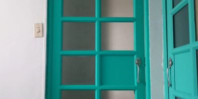 Espectacular apartamento ubicado en Engativa, esta en la segunda planta del inmueble, es muy silencioso y tranquilo el sector, cuenta con camino a vias principales, muy bien ubicado, contamos con terraza y tenemos en nustro interior del apto bano, habitaciones 2 sala comedor, cocina semi integral y un patio pequeno 