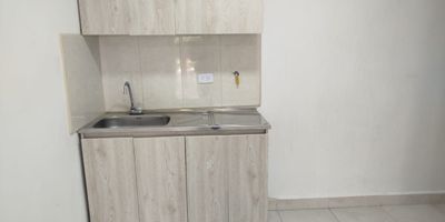 Local para arriendo en el sector de Belen Aliadas.  con un espacio amplio y luminoso, piso en ceramica, 1 bano, cocina integral. Con cercanias a placa polideportiva Belen Aliadas, cancha de la nubia y buen acceso a transporte publico.