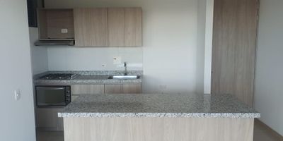 Apartamento ideal en Marinilla!

Se ofrece en arriendo un apartamento con un area construida de 67 metros cuadrados, ubicado en una unidad cerrada.

Este apartamento cuenta con:

- 2 habitaciones amplias y comodas
- Sala y comedor amplios
- Cocina para preparar tus comidas favoritas
- Balcon con vista al exterior
- Closet para una mayor organizacion
- Parqueadero para tu vehiculo
- Cuarto util para almacenamiento o uso adicional

La ubicacion es estrategica, con facil acceso a vias principales. Un lugar ideal para vivir y disfrutar de la comodidad y seguridad de una unidad cerrada.

Contactanos para obtener mas informacion y agendar una visita!"