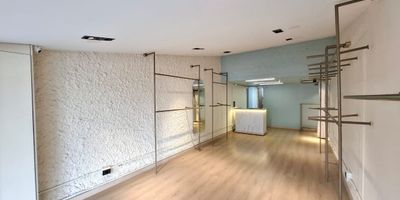 Local en arriendo en el sector Belen  excelente ubicacion y funcionalidad. Este inmueble ofrece espacios bien ventilados y con excelente iluminacion natural. Cuenta con un salon principal, una sala adicional, piso en madera laminada, red de gas, una terraza, un bano y un cuarto util. Su estrategica ubicacion proporciona cercania a la Calle 30, Avenida 80, Parque de Belen, centro comercial Los Molinos y facil acceso al transporte publico,