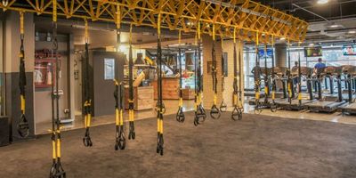 Traemos en ésta ocasión un espacioso local de dos niveles en Chapinero, se vende con inversión ya que tiene contrato a 10 años a un reconocido gimnasio.

¡No pierdas está oportunidad!