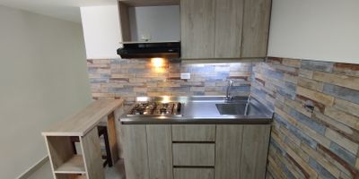 Aparta estudio para arriendo en el sector de Sabaneta. En el podras disfrutar espacios comodos y luminosos. Cuenta con 1 bano, 1 closet, cocina integral, red de gas y zona de ropas. se encuentra Tiene cercanias a transporte publico, restaurantes, supermercados y vias principales.