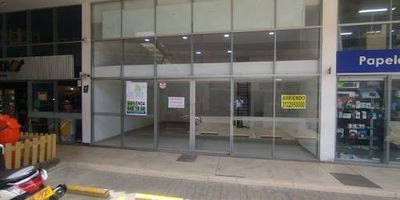 Excelente oportunidad de inversión o expansión comercial. Local estratégicamente ubicado en reconocido mall comercial, con alto flujo peatonal diario. Su privilegiada ubicación lo sitúa a pocos pasos de una estación del metro, lo que garantiza un fácil acceso tanto para clientes como para colaboradores.

Rodeado de tiendas ancla, servicios, y zonas de entretenimiento, este espacio ofrece alta visibilidad y una constante afluencia de potenciales compradores. La conectividad y el entorno comercial hacen de este local una opción ideal para marcas que buscan crecer en un entorno dinámico y altamente concurrido.









