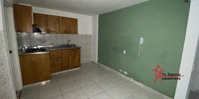 Apartamento en arriendo en el Estadio, Medellín de 50 m2 aproximadamente, cuenta con 2 alcobas, 2 closets, 1 baños, sala-comedor, cocina integral, red de gas y calentador.Adicional tiene rutas de acceso y transporteCercanías: Estadio, Avenida 80, Estación Estadio, Estación Floresta, Avenida ColombiaPara mayor información contáctame Melissa Salazar 3147757934