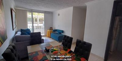 En barrio MIRAMAR en BARRANQUILLA cerca del CENTRO COMERCIAL MIRAMAR, vendemos apartamento de 90 M2 en sector rodeado de unidades residenciales, tiendas, supermercados, parque, iglesia, restaurantes de comidas rápidas, guarderías.-
CONDOMINIO:
Tiene 6 torres, cada torre tiene 40 apartamentos, para un total de 240 unidades.-
MEDIDAS APARTAMENTO:
90 M2 de área construida, estrato 4, ubicado en primer piso, construido en el 2005.-
REPARTO APARTAMENTO:
Su área social esta conformada por sala, comedor, estudio y balcón. Luego viene su cocina que es cerrada y zona de labores. Posteriormente 3 alcobas, principal con baño y vestier. Este apto tiene garaje asignado.-
BAÑOS:
2 en total, ambos para alcobas.-
AMENIDADES:
Piscinas adultos y niños, salón social, 2 quioscos sociales, cancha deportiva multiple, planta eléctrica para ascensores y áreas comunes, parqueo para visitantes, celaduría 24 horas, jardines y zonas verdes.- 
EXTERIORES:
Cerca de centro comercial Miramar, Olímpica Miramar, parque la 98, Nenane Kindergarten, parroquia La Transfiguración del Señor, Bancolombia Miramar, Banco Bogotá Miramar, transporte público.-
PRECIOS:
$ 290.000.000 venta, negociables.-
$ 341.000 administración.-
DEUDAS:
Cero.-
