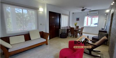 PLAYA MENDOZA, TUBARA, ATLANTICO, venta hermosa cabaña o casa de playa de 2 plantas
MEDIDAS
Área lote 2.400 M2
Área construida 700 M2
Estrato 3
Construida en el 2008
Esta urbanización es un tesoro escondido, es una playa de aguas cálidas, vientos fuertes, oleaje impresionante, vigoroso y es un hermoso y seductor mar, que se ha convertido en un destino privilegiado para los amantes de los deportes acuáticos y la naturaleza, impresiona a los turistas por sus potenciales vientos y sus hermosos atardeceres, 
AREA SOCIAL
Piscina, jacuzzi, BBQ, kiosco, 2 baños sociales, jardines, arboles, espacio para guardar hasta 7 carros, casa para el celador con alcoba, baño y cocina, cerramiento en ladrillo 
CASA NIVEL 1
Sala, comedor, estudio, balcón, baño social, kiosco con vista panorámica, 2 alcobas, 2 baños, cocina integral completa
CASA NIVEL 2
Sala o estar de alcobas, 3 alcobas, 2 baños, balcón con vista panorámica
BAÑOS
7 en total, 4 para alcobas, 2 sociales, 1 de servicio
SERVICIOS PUBLICOS
Luz, agua, gas e internet, alcantarillado no
EXTERIORES
Cerca del mar a 15 minutos caminando, parque, tienda, Barranquilla a 45 minutos por vía al mar, Cartagena a 70 minutos por la misma vía
PRECIO
$ 1.899.999.999 se reciben ofertas
$ 484.000 administración
