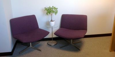 Oficina en venta en edificio empresarial  cerca a multiples servicios complementarios del centro comercial y de mall, con facil acceso desde la superior y rutas de transporte publico. Piso en porcelanato, 2 espacios, baño privado, cocineta, cableado de red, techo cielo raso, aire acondicionado central, útil y parqueaderos cubiertos  Baños comunales, auditorio, bahía de parqueo, vigilancia 24 horas, citofonia y circuito cerrado de tv. Parking visitantes sin costo.  inmubles sujetos a verificacion de disponibilidad
