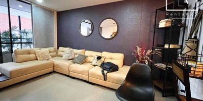 Apartamento en venta en Envigado, Loma del Escobero. Cerca al cc City Plaza, fácil acceso. La urbanización cuenta con portería 24/7, piscina, jacuzzi, gimnasio, turco, cancha, juegos infantiles y amplias zonas verdes. Con 3 habitaciones, 3 baños, 1 vestiere, 2 closets, cocina integral, zona de ropas, sala-comedor amplia y balcón con vista panorámica. Además, cuenta con parqueadero privado y cuarto útil. ¡Agenda tu visita hoy mismo y encuentra tu nuevo hogar! Descubre más propiedades en: www.rentamospropiedadraiz.com Código:776316