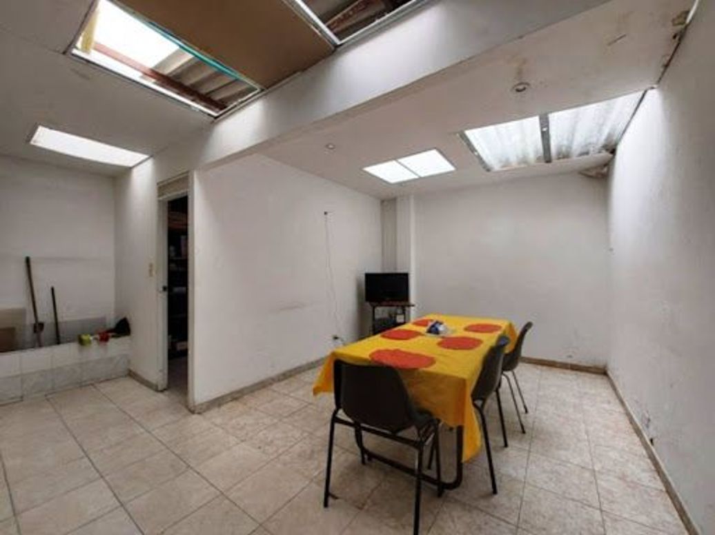 Casa de 11 alcobas en venta en Santa Barbara, Bogotá, 420 m² · foto 6 de 20