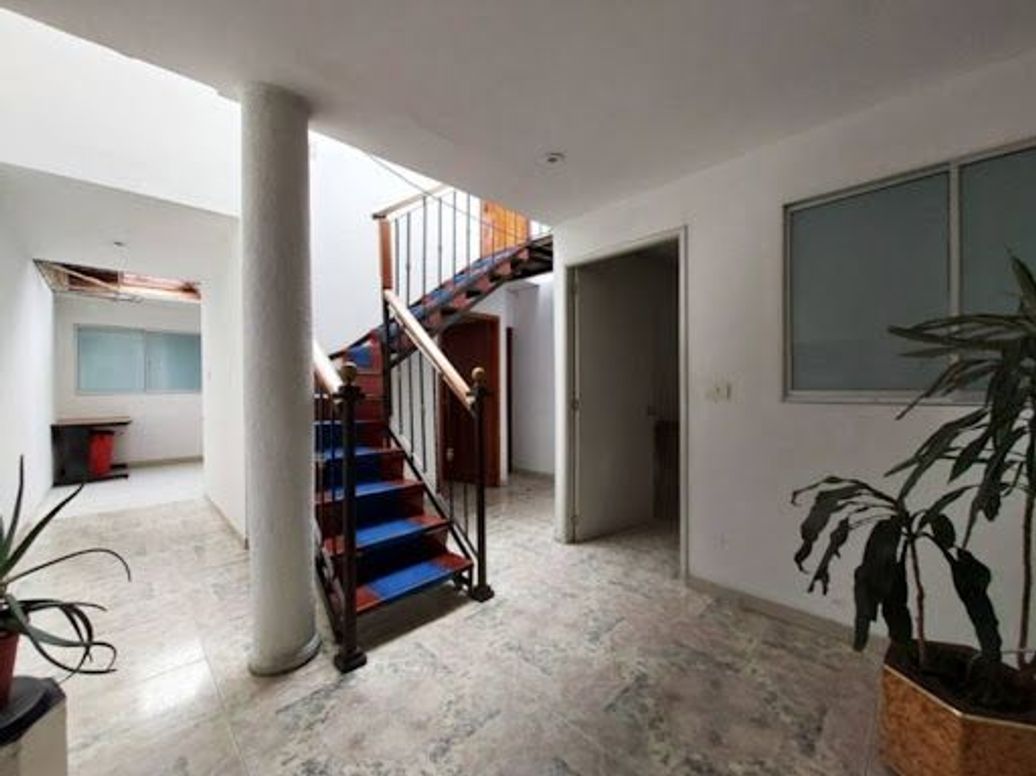 Casa de 11 alcobas en venta en Santa Barbara, Bogotá, 420 m² · foto 9 de 20