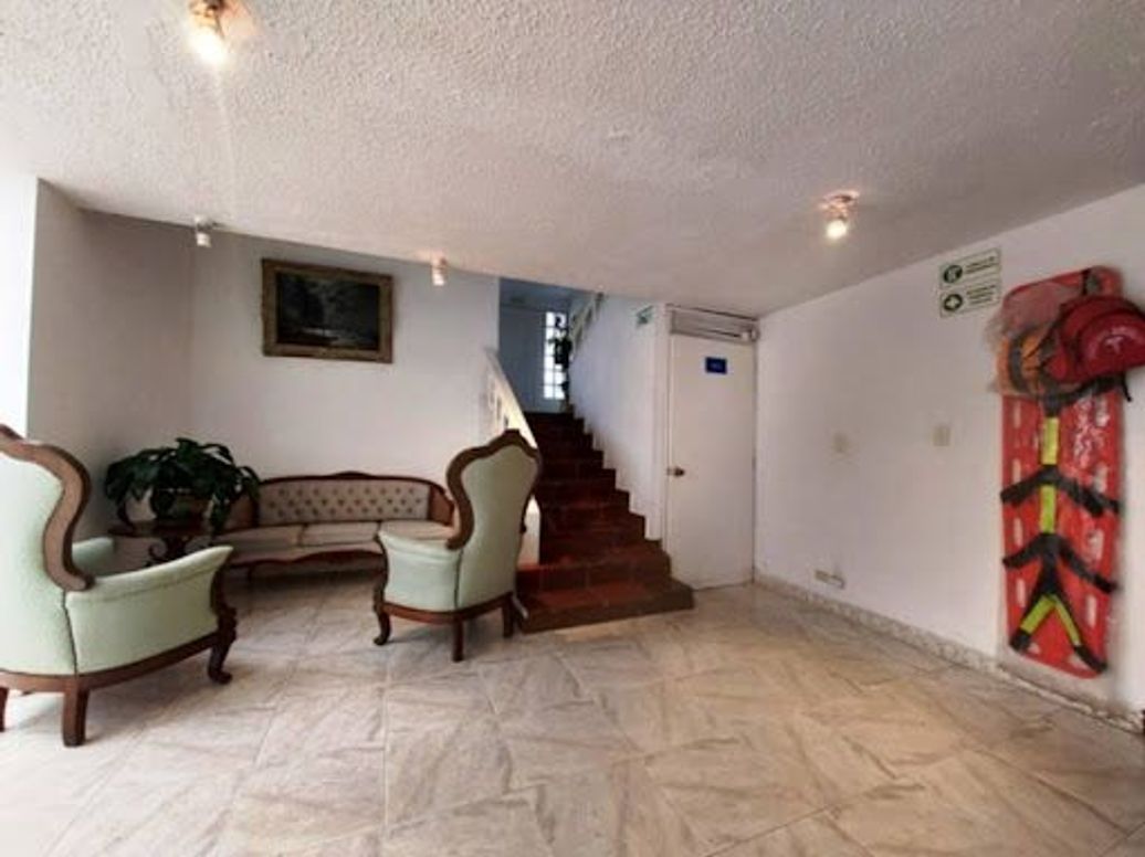 Casa de 11 alcobas en venta en Santa Barbara, Bogotá, 420 m² · foto 18 de 20