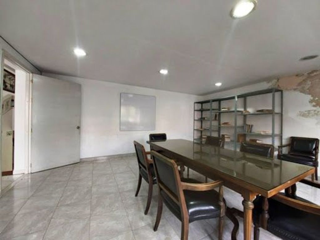 Casa de 11 alcobas en venta en Santa Barbara, Bogotá, 420 m² · foto 8 de 20