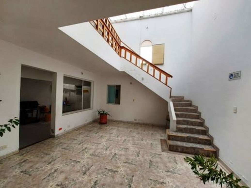 Casa de 11 alcobas en venta en Santa Barbara, Bogotá, 420 m² · foto 7 de 20