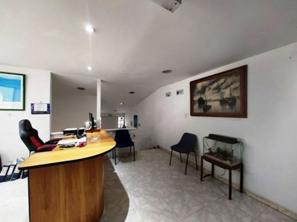 Casa de 11 alcobas en venta en Santa Barbara, Bogotá, 420 m² · foto 2 de 20