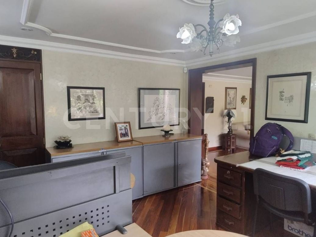 Casa de 5 alcobas en venta en Niza, Bogotá, 355 m² · foto 2 de 20
