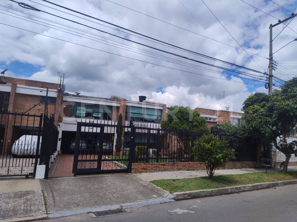 Casa de 5 alcobas en venta en Niza, Bogotá, 355 m² · foto 9 de 20