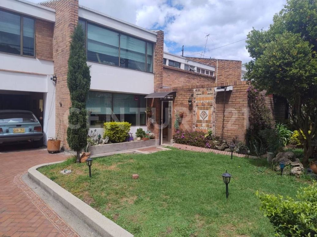 Casa de 5 alcobas en venta en Niza, Bogotá, 355 m² · foto 10 de 20