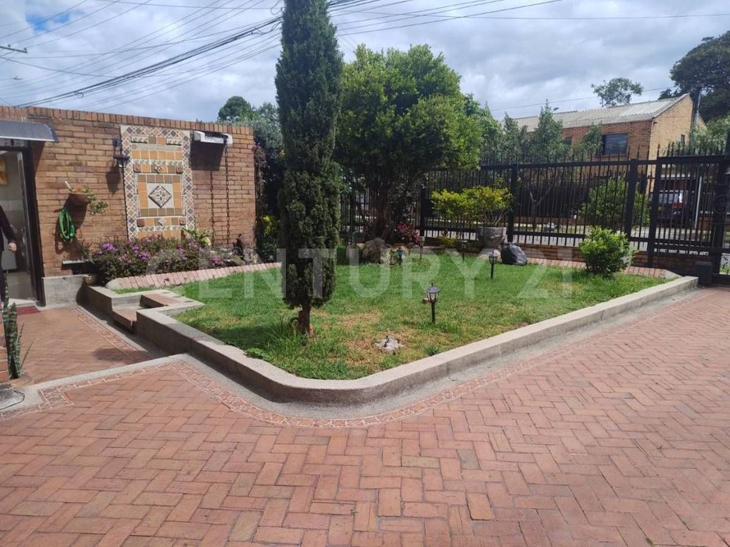 Casa de 5 alcobas en venta en Niza, Bogotá, 355 m² · foto 11 de 20