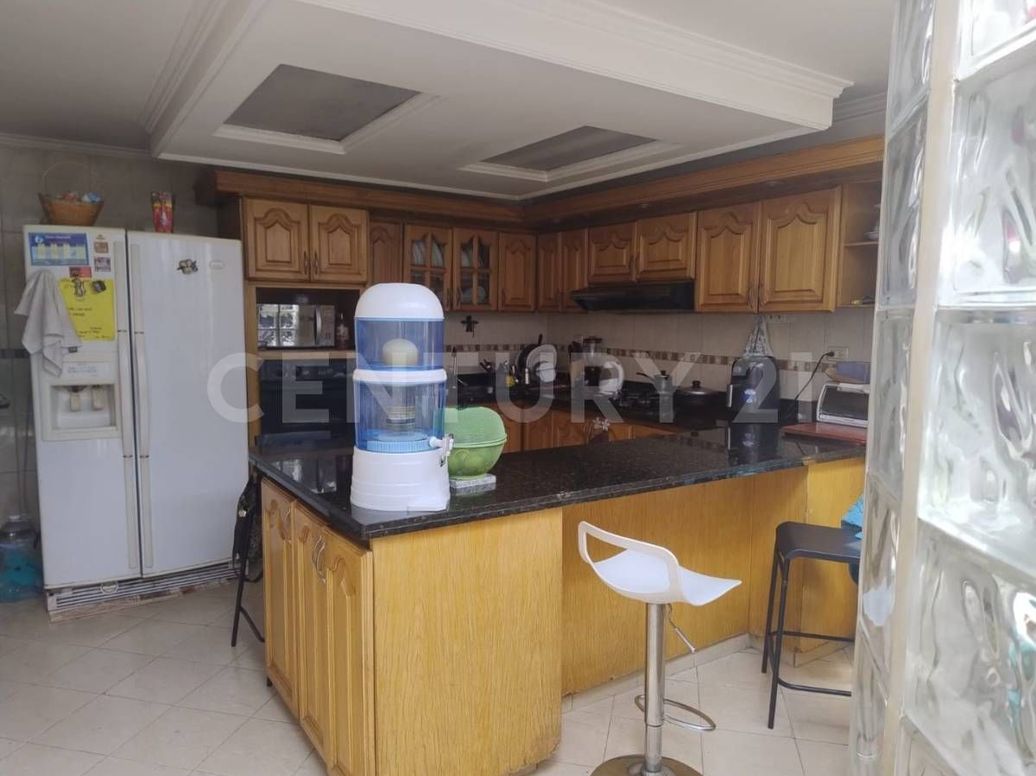 Casa de 5 alcobas en venta en Niza, Bogotá, 355 m² · foto 15 de 20