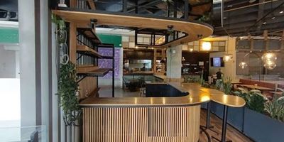 Local para arriendo en el esmeraldal, envigado burbuja comercial de 14 m², ubicada en una excelente zona. situada en un mall comercial con alto flujo peatonal y vehicular, lo que la convierte en una oportunidad ideal para tu negocio. Código de Abad Faciolince LOC809. Asesor Miguel Angel Gallego 3174298677.