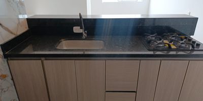 Apartamento ubicado en la zona de Fontibon, en unidad residencial completa con 2 torres de 18 pisos
cada una con 8 apartamentos por piso. El apartamento se encuentra en el piso 18. En el podras
disfrutar espacios comodos, amplios y luminosos. Cuenta con una excelente ubicacion de facil acceso
a transporte publico, colegio Antonio van uden, universidad uniagustiniana, centro comercial nuestro bogota, parroquia, clinica u hospital san pablo,
supermercado D1, Ara, gimnasio Smart Fit, restaurante, entidad bancaria, facil acceso a vias principales, permitiendote
estar cerca de todo lo que necesitas.