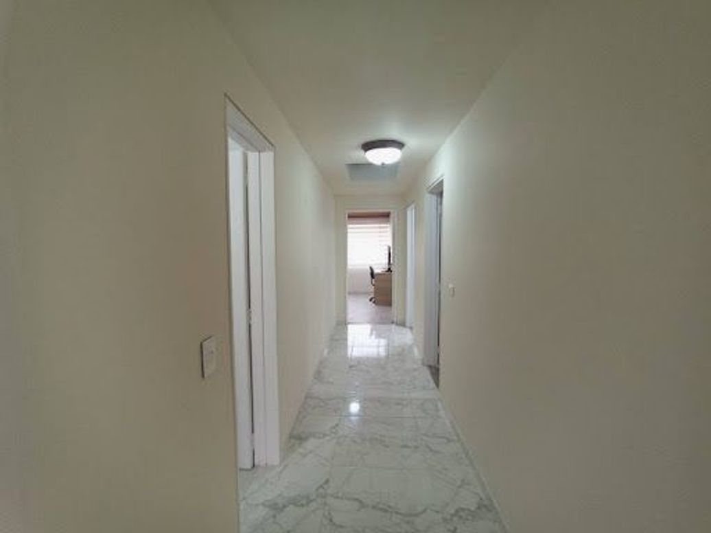 Casa de 6 alcobas en venta en Alhambra, Bogotá, 255 m² · foto 3 de 20