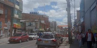 Local de 40 metros cuadrados, consta de un área libre y un baño, pisos en cerámica. Cuenta con servicio de agua y luz.  1432-307 GPI.