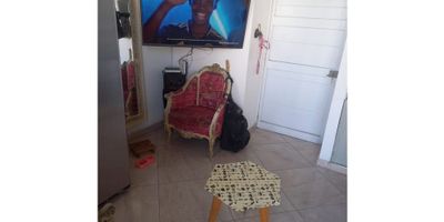 Este inmueble se destaca por su excelente distribución, ambiente familiar y acceso a amplias zonas comunes, ideales para disfrutar en comunidad.

Cuenta con:


 
 Área construida de 55 m²
 
 
 3 habitaciones
 
 
 2 baños
 
 
 Sala comedor
 
 
 Cocina semi-integral
 
 
 Zona de ropas
 
 
 Balcón
 
 
 Pisos en cerámica en todas las áreas
 

