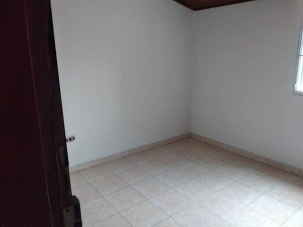 Casa de 5 alcobas en venta en Hipotecho, Bogotá, 139 m² · foto 17 de 20