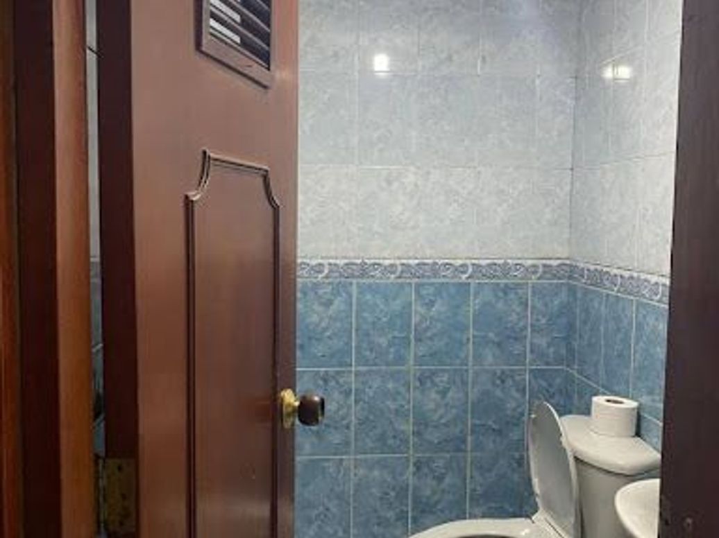 Casa de 8 alcobas en venta en Suba Centro, Bogotá, 288 m² · foto 7 de 10
