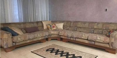 Venta de Hermosa Casa Bifamiliar en el Departamental 

Excelente estado de la propiedad y ubicación con fácil ingreso y salida para cualquier zona de la ciudad

Cerca de supermercados, centros comerciales, colegios, clínicas y parques
 
Hace dos (2) años se le hizo cambio de cañería 
 
La casa está distribuida de la siguiente manera:
 
Primer piso:
 
Antejardín 
Sala 
Comedor 
Cocina Integral remodela
Habitación principal con amplio closet,  baño y aire acondicionado 
2 habitaciones auxiliares con amplio closet 
Baño social
Baño habitaciones 
Sala de Estar o TV
Patio con área de oficio 
 
Segundo piso:
 
Sala
Comedor 
Cocina integral 
Habitación principal con amplio closet y baño 
2 habitaciones auxiliares con amplio closet 
Baño de habitaciones 
Balcón
Terraza con zona de oficios y posible habitación de empleada 
 
Las puertas son en cedro Caquetá y el  techo del 2do piso  granadillo 
 
Muebles de cocina y closet en RH Mush
 
Cada piso tiene recibos independientes