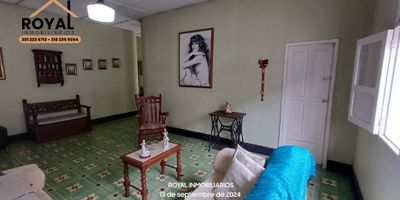 MEDIDAS
249 M2 de área construida, 462 M2 área del lote, predial estrato 4, servicios públicos estrato 3, construida hace más de 60 años

En el barrio EL PRADO, vendemos casa PATRIMONIO con beneficios tributarios cerca de la IGLESIA SAN JERONIMO, en sector residencial comercial cercano Notarías, colegio, escenarios deportivos, clínicas, supermercados, parques, comercios de servicios
MEDIDAS
249 M2 de área construida, 462 M2 área del lote, predial estrato 4, servicios públicos estrato 3, construida hace más de 60 años
REPARTO
Cuenta con estudio independiente, sala y comedor amplios, cocina parcialmente abierta, cuarto y baño de servicio, zona de labores, 2 cajas de aires, patio, 4 alcobas, 4 baños, garaje cubierto, jardín externo, terraza externa
BAÑOS
4 en total, 3 para alcobas, 1 para servicio.
EXTERIORES
Cerca parques José Martí y Surí Salcedo, iglesia San Gerónimo, Notarías 1 y 5, colegio Lourdes, centros comerciales Country Plaza y Villa Country, clínicas del Caribe y De La Costa, Country Club, estadios Romelio Martínez y Surí Salcedo, Olímpica y D1 calle 76, Ara calle 75, transporte público
BENEFICIOS TRIBUTARIOS
Por ser casa patrimonio paga de impuesto predial el 10% de la factura
CONDICIONES DE LA VENTA
Sucesión será a cargo del comprador
PRECIOS
$ 1.250.000.000 ligeramente negociables
