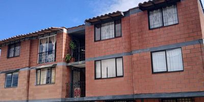 LA PROPIEDAD CUENTA CON SALA COMEDOR, MUEBLE BIBLIOTECA, 2 CLOSET, COCINA INTEGRAL , ESTUFA MIXTA, ALACENAS, EXTRACTOR, RED DE GAS, BAÑO CABINADO EN ACRÍLICO CON ESPEJO, DUCHA ELECTRICA, LÁMPARAS DECORATIVAS, 1 BALCON, PISO EN CERAMICA.
AMOBLADO CON 1 MESA DE MADERA, 4 SILLAS DE MIMBRE, COMEDOR DE 6 PUESTOS, 4 CAMAS SENCILLAS, NEVERA, LAVADORA, IMPLEMENTOS DE COCINA, 3 SILLAS RIMAX, 3 BUTACOS DE MADERA, INMUEBLE SUJETO A VERIFICACION DE DISPONIBILIDAD