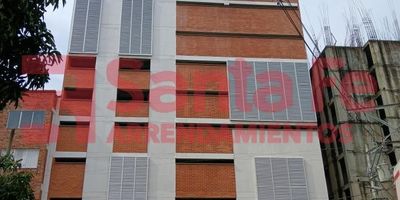 LA PROPIEDAD CUENTA CON SALA COMEDOR, 2 CLOSET, COCINA INTEGRAL, ESTUFA A GAS, ALACENAS, EXTRACTOR, RED DE GAS, CALENTADOR A GAS, BAÑOS CABINADOS EN VIDRIO TEMPLADO CON ESPEJOS Y GABINETES, MESÓN DE COCINA EN MÁRMOL, ILUMINACIÓN LEDS, MALLA DE SEGURIDAD, CUARTO UTIL, ASCENSOR, PISO EN CERAMICA, PORTERIA PERMANENTE, UNIDAD CERRADA, SHUT DE BASURAS.
LA UNIDAD CUENTA CON SAUNA Y TURCO, INMUEBLE SUJETO A VERIFICACION DE DISPONIBILIDAD