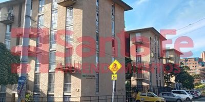 LA PROPIEDAD CUENTA CON SALA COMEDOR, 3 CLOSET, COCINA SEMI INTEGRAL, ALACENAS, RED DE GAS, CALENTADOR ELECTRICO, 1 BAÑO CABINADO EN ACRÍLICO CON ESPEJO, ESTUFA ADICIONAL DE 4 PUESTOS A GAS CON HORNO, PISO EN CERAMICA, CITOFONO, 1 BALCON, 
ZONA COMÚN CON ZONA DE MASCOTAS, INMUEBLE SUJETO A VERIFICACION DE DISPONIBILIDAD