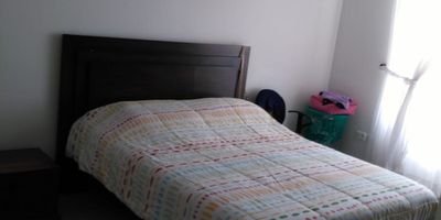 Vendo hermosa casa en la morada  jamundi  un solo piso  .1500  metros el lote , 350 construidos , cocina integral , pÃ­so en  porcelanato , 5 habitaciones  , 5 baÃ±os , parqueadero techado para 4 carros  , parqueadero sin techo para otros cuatro carros ,hermosos  jardines con sistema de riego , aljiber , bodega externa con baÃ±o .techo termoacistico , rejas de seguridad de 5/8. muy buena iluminacion , fresca  y con espacios para realizar pisina o zona de asados .